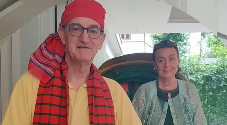 রিকশা চালিয়ে ঢাকা থেকে বিদায় নিলেন জার্মান রাষ্ট্রদূত